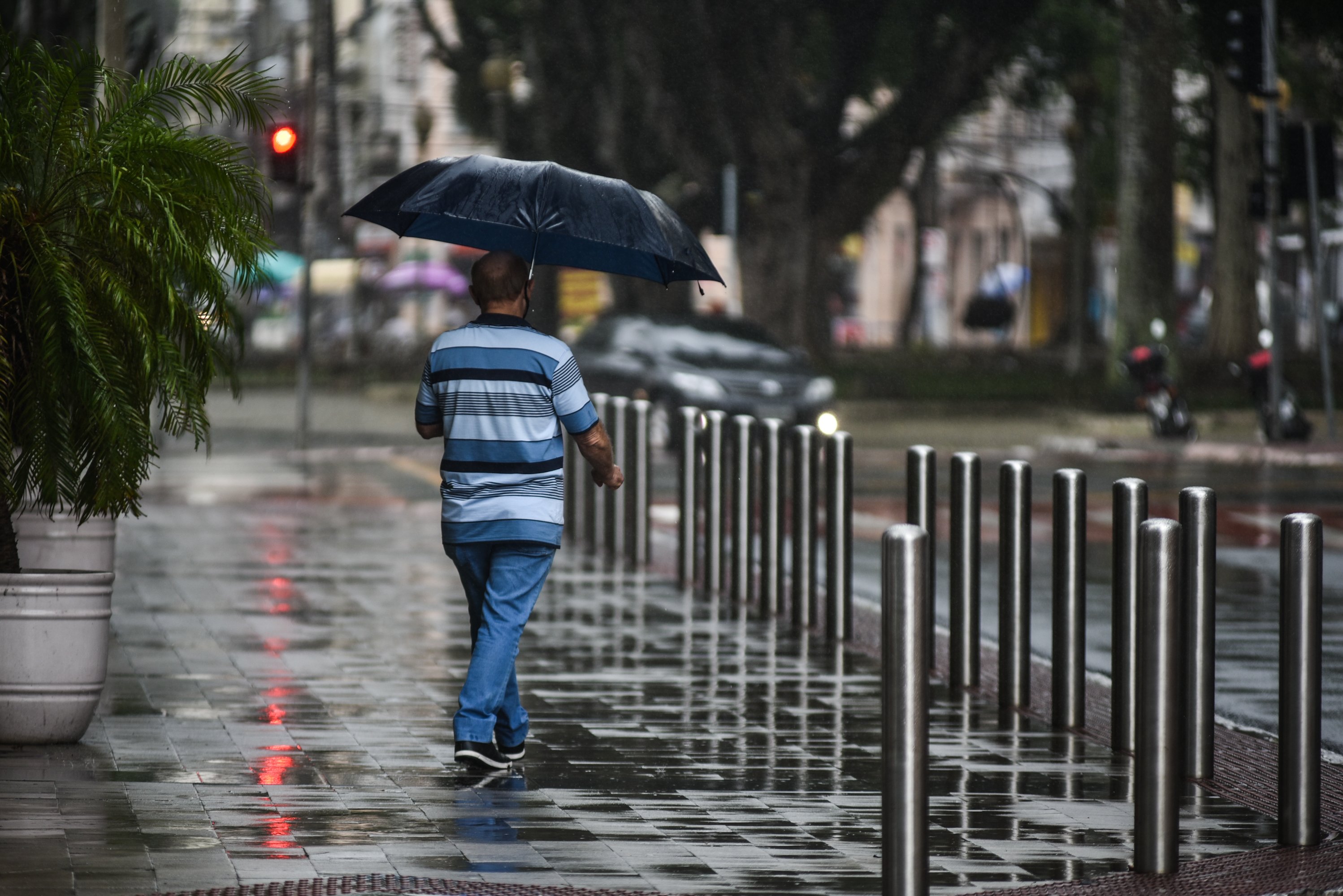 A Gazeta Fotojornalismo dia chuvoso encerra o outono em Vitória