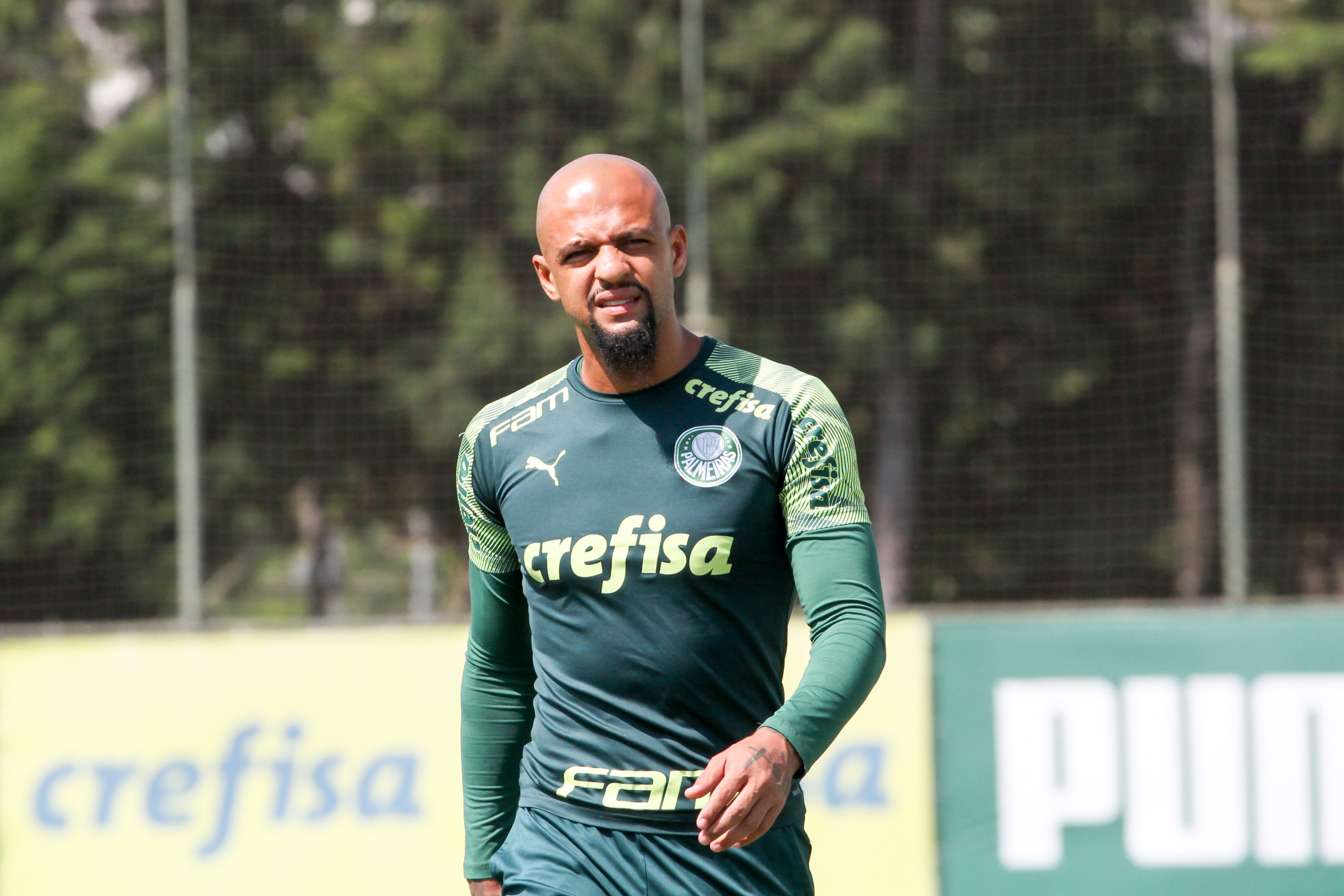 A Gazeta Palmeiras anuncia saída de Felipe Melo e fala em ídolo eterno