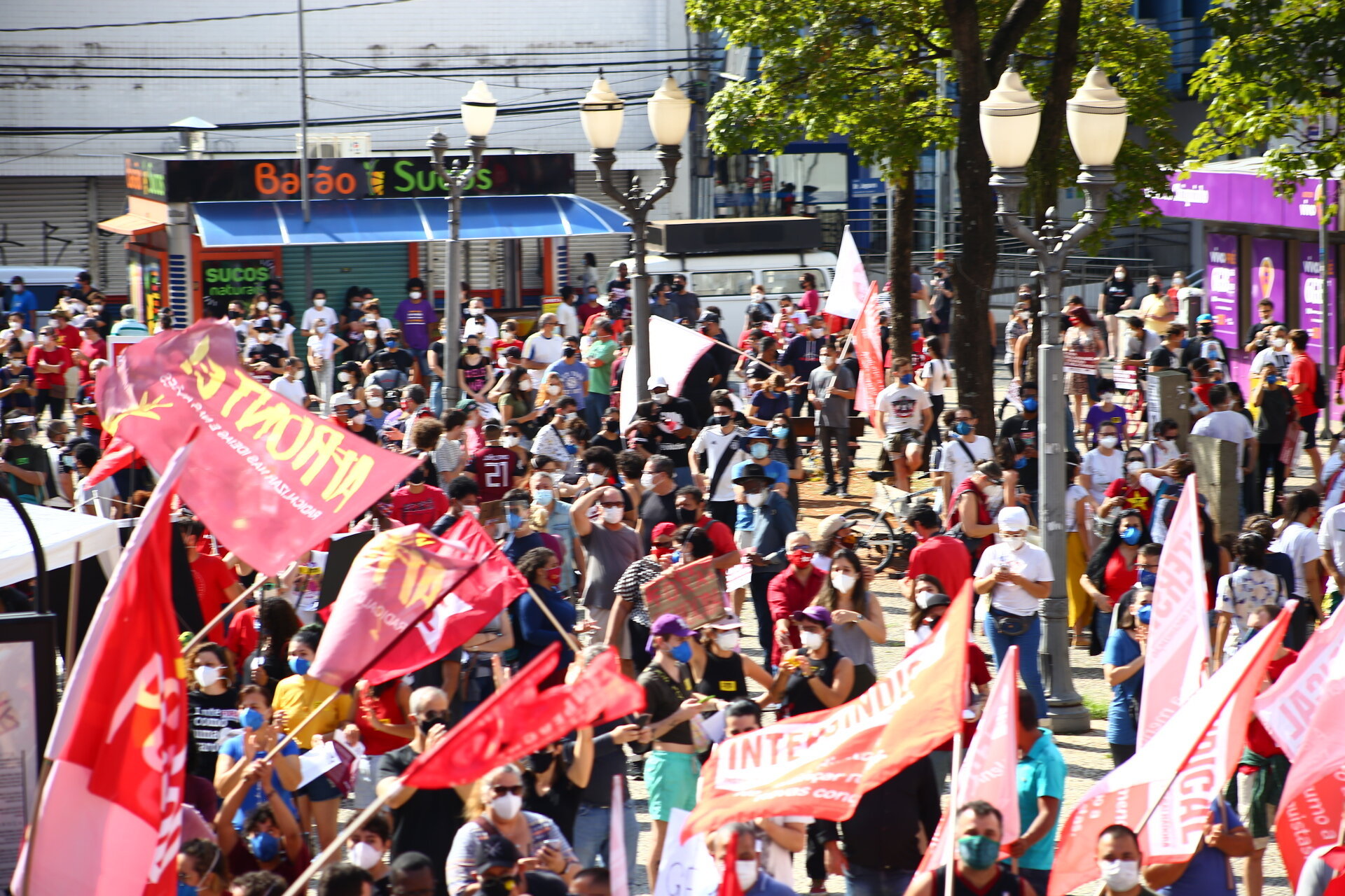 A Gazeta Protestos contra Bolsonaro reúnem manifestantes nas ruas em