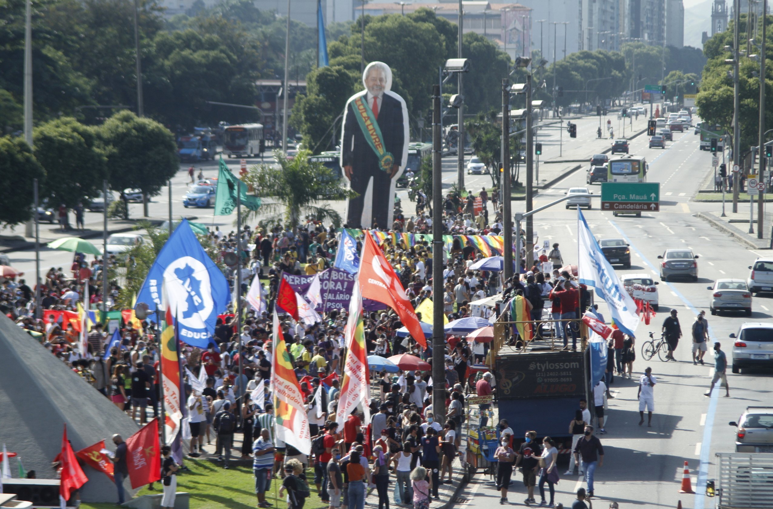 A Gazeta Protestos contra Bolsonaro reúnem manifestantes nas ruas em