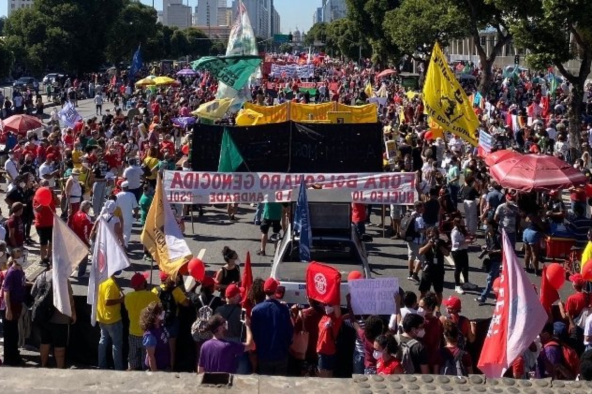 A Gazeta Manifestantes voltam às ruas do país contra Bolsonaro e a