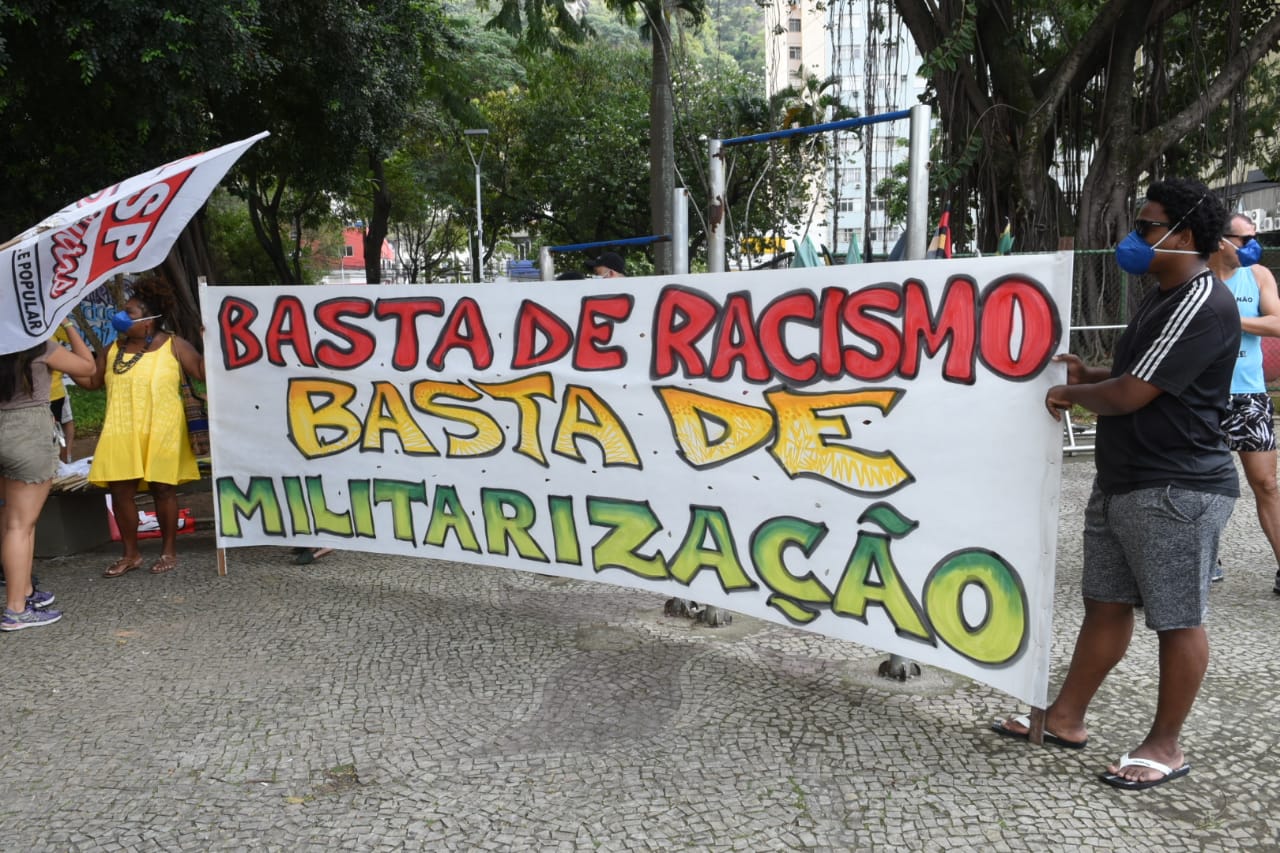 Grupo Grito dos Excluídos faz manifestação em Vitória A Gazeta