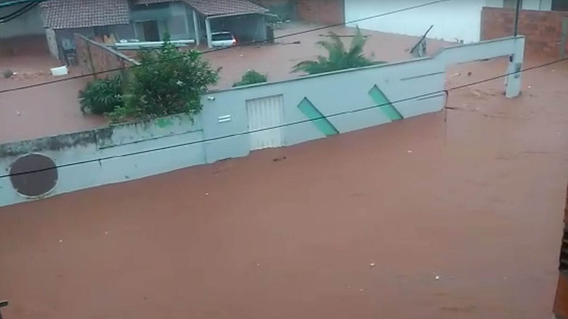 A Gazeta Vídeo chuva forte causa alagamentos e estragos em Pinheiros