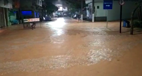 A Gazeta Chuva Causa Alagamentos Em Ruas E Im Veis De Santa Maria De