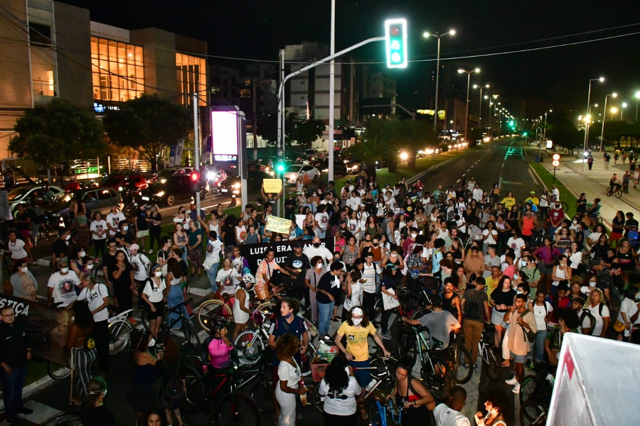 A Gazeta Protesto pede por justiça pela morte de modelo atropelada em