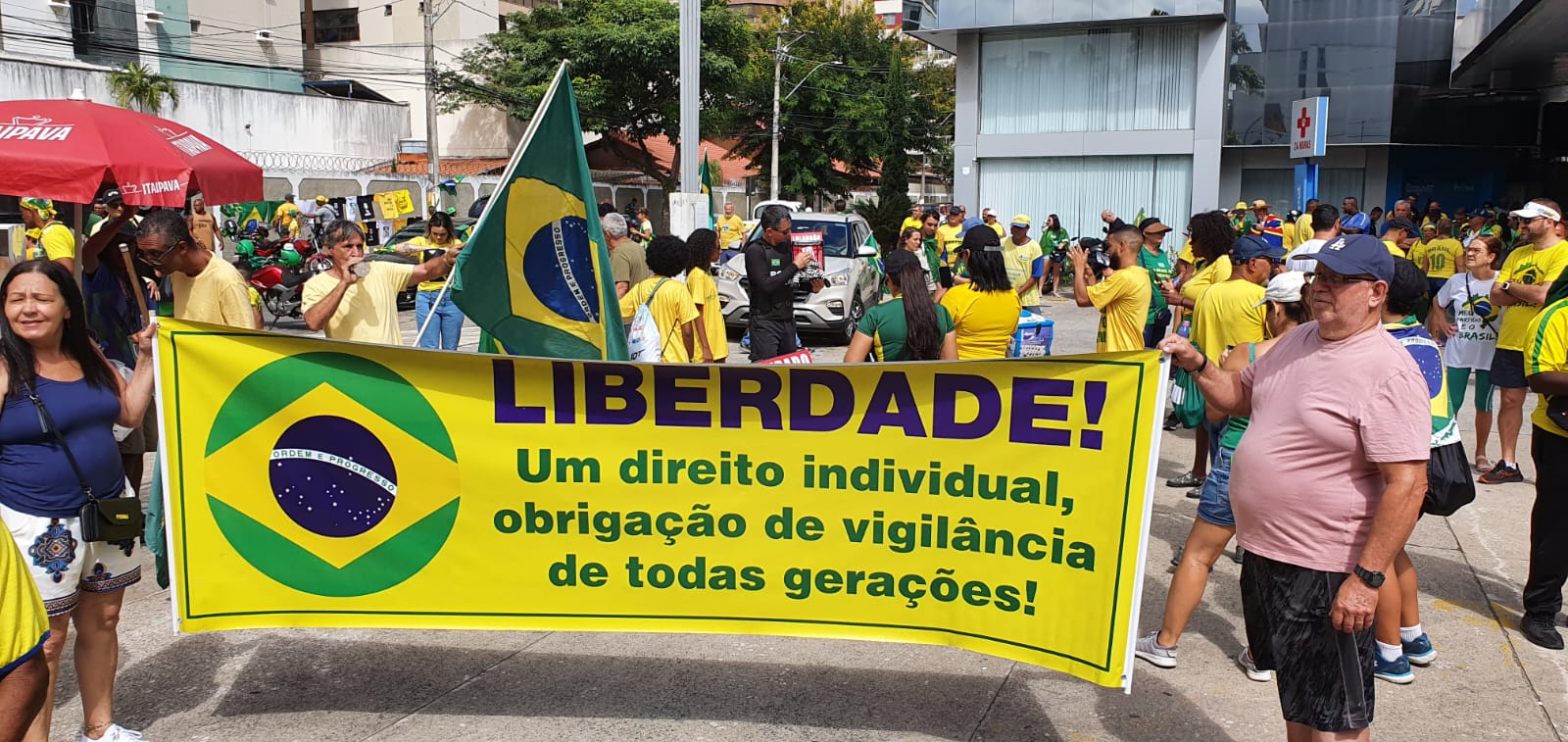 A Gazeta No Dia Do Trabalhador Manifestantes Fazem Ato A Favor De