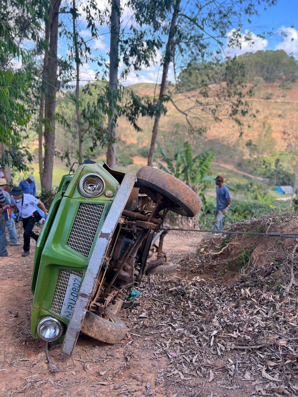 A Gazeta Caminhonete desce morro tomba e mata lavrador esmagado em Iúna