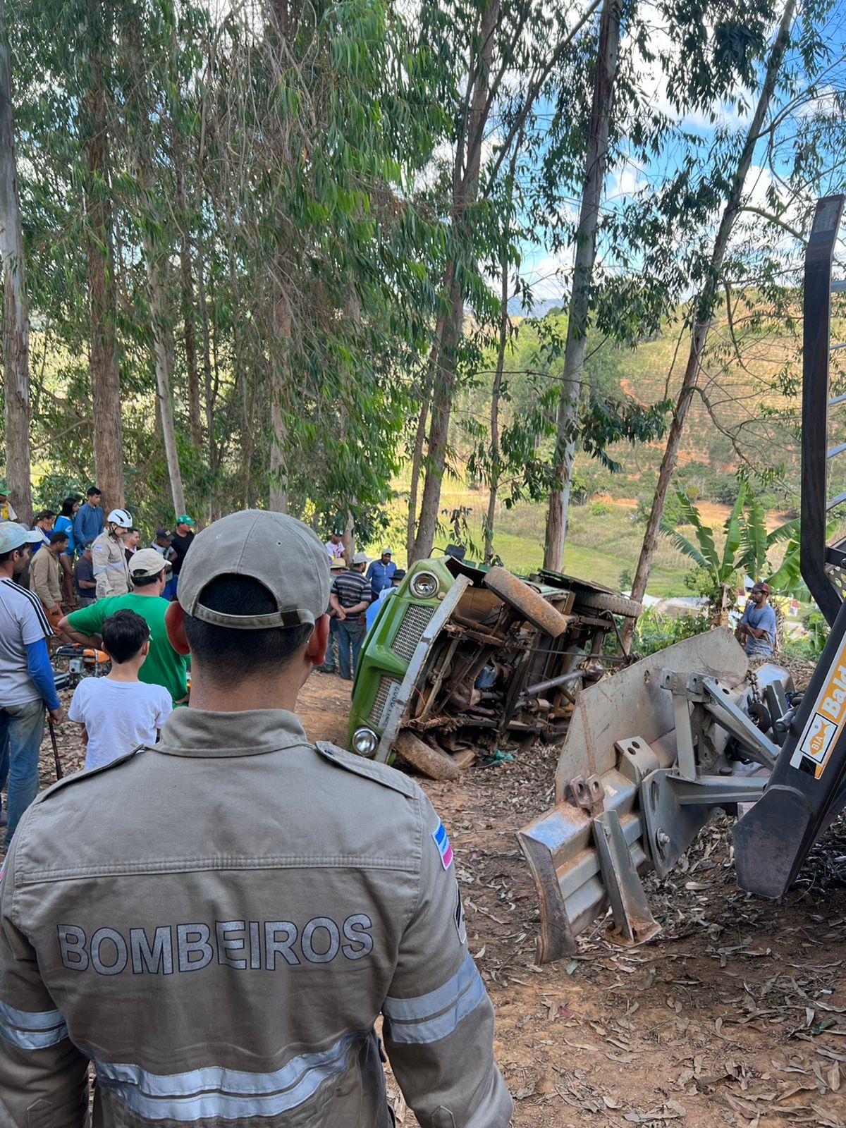 A Gazeta Caminhonete desce morro tomba e mata lavrador esmagado em Iúna