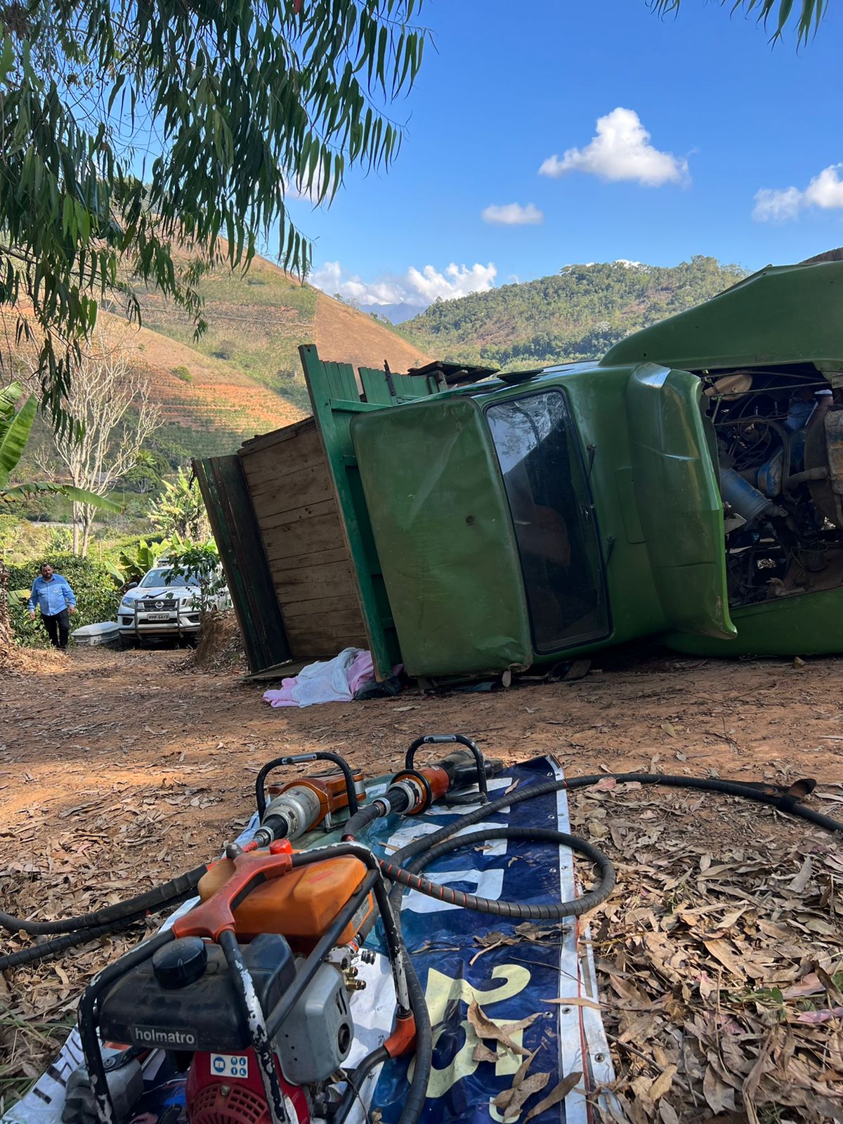 A Gazeta Caminhonete desce morro tomba e mata lavrador esmagado em Iúna