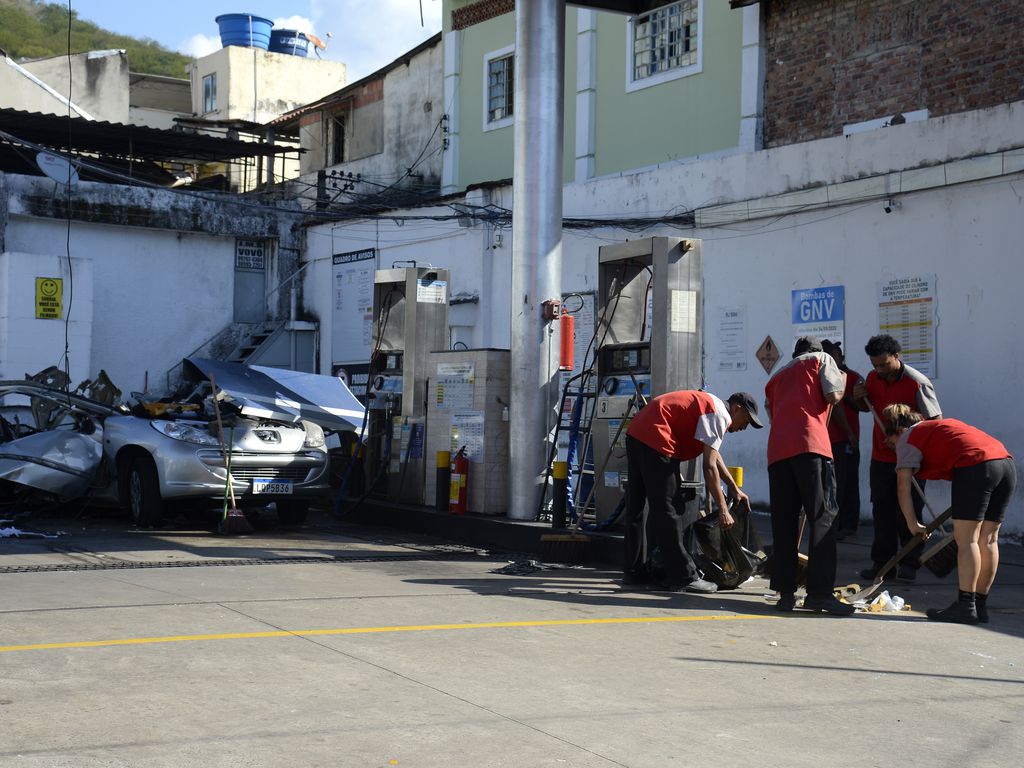 A Gazeta V Deo Mostra Explos O De Carro Durante Abastecimento Em