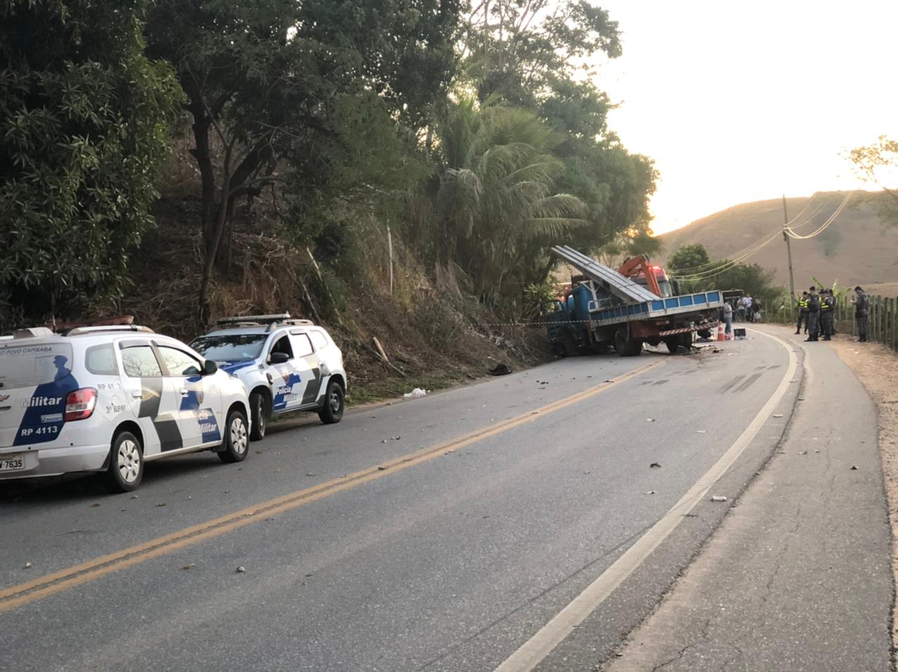 A Gazeta Duas Pessoas Morrem Em Acidente Entre Carro E Caminh O Em Alegre