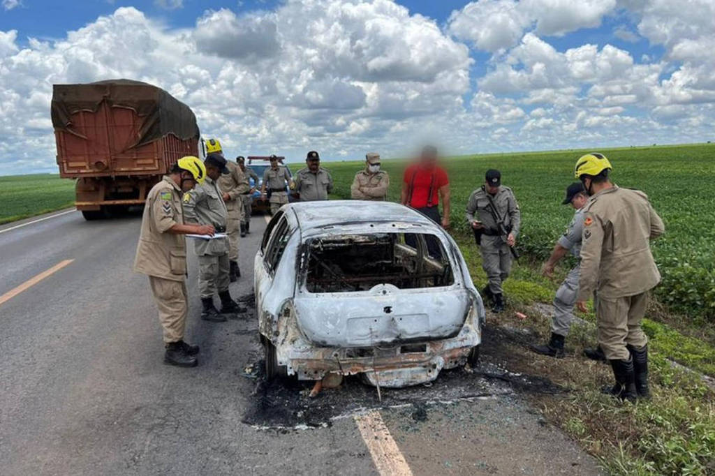 A Gazeta Corpos carbonizados dentro de carro são de mãe e filha