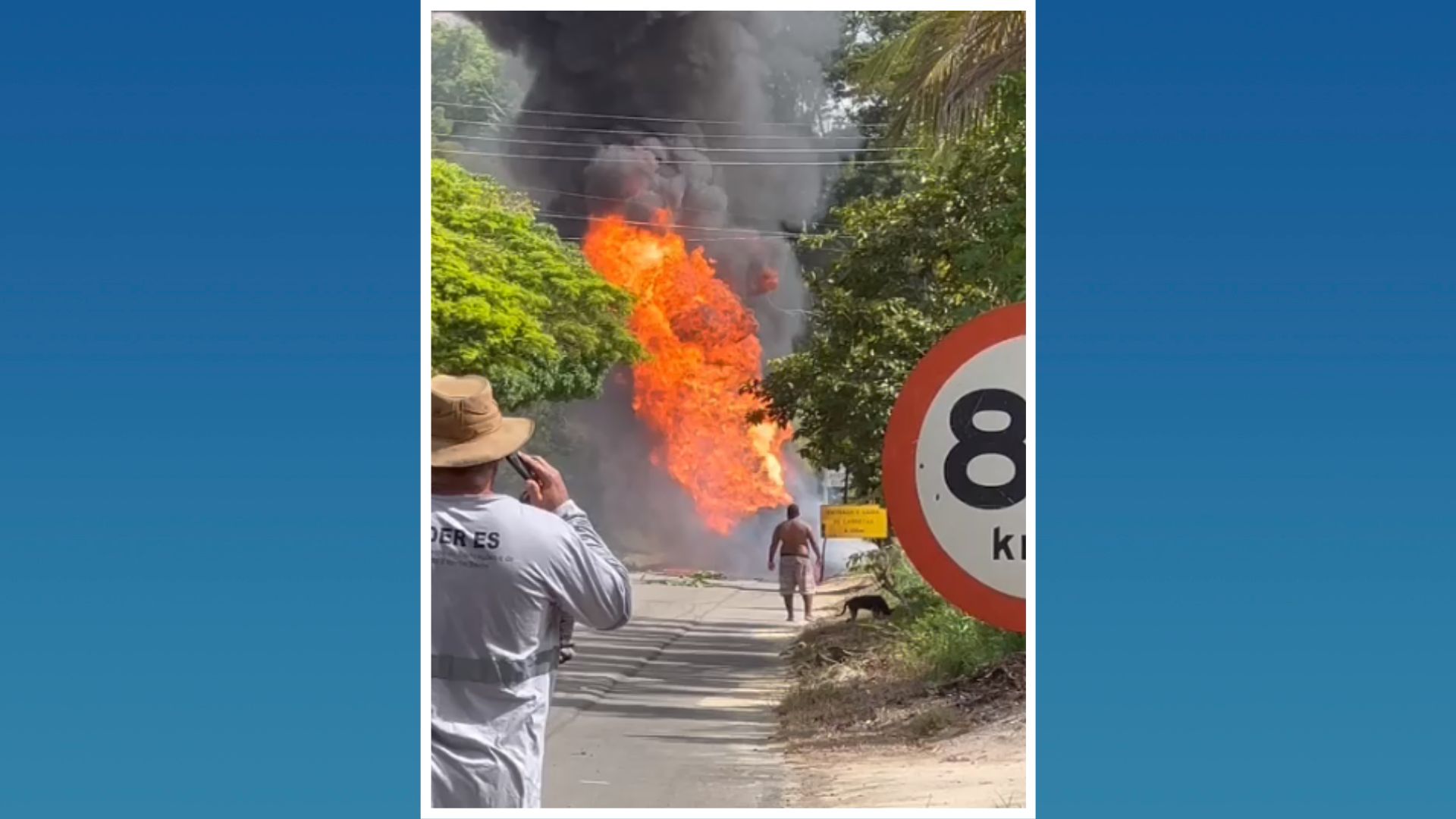 A Gazeta Carreta transportando gasolina pega fogo na ES 080 em Águia