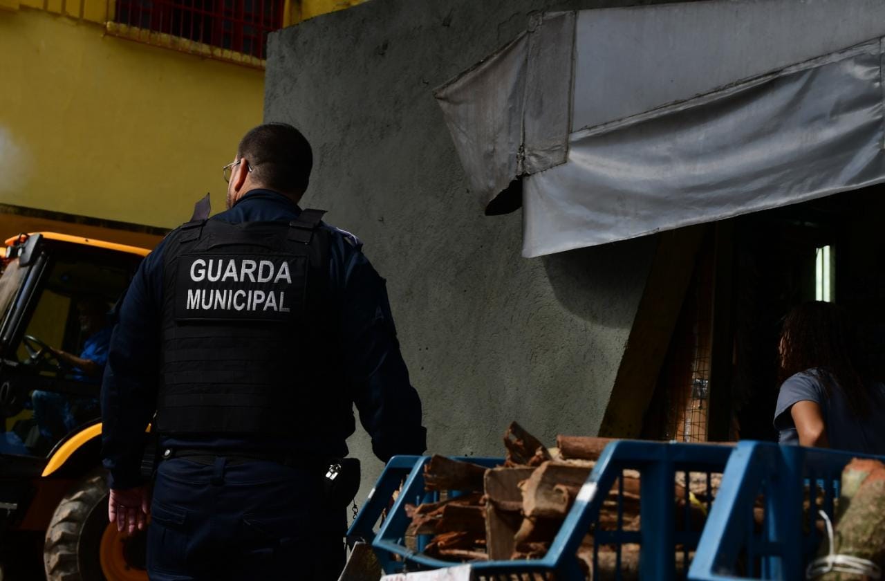 A Gazeta Quiosques de comerciantes são demolidos na Vila Rubim em