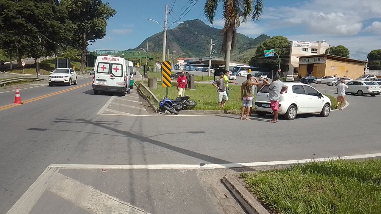 A Gazeta Motociclista fica ferida em acidente na BR 101 em João Neiva