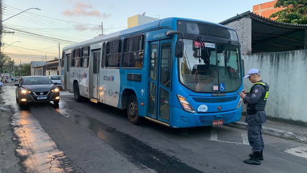 A Gazeta Homem tem perna esmagada após ser atropelado por ônibus em