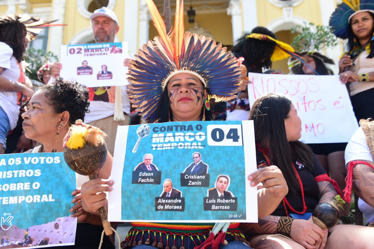 A Gazeta Indígenas fazem manifestação contra marco temporal em Vitória