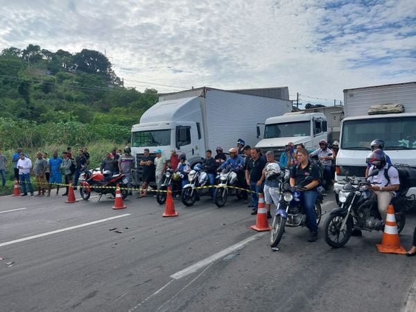 A Gazeta Acidente deixa 4 feridos e complica trânsito na Rodovia do