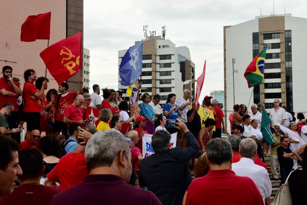 A Gazeta Ato pró democracia é realizado no ES para marcar um ano do 8