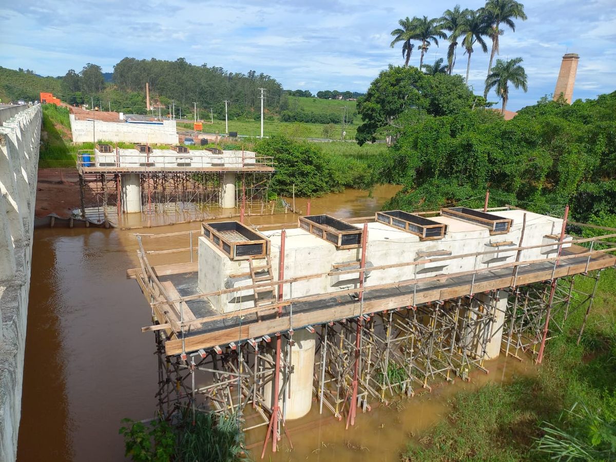 A Gazeta Em Anchieta içamento de vigas interdita trecho da BR 101