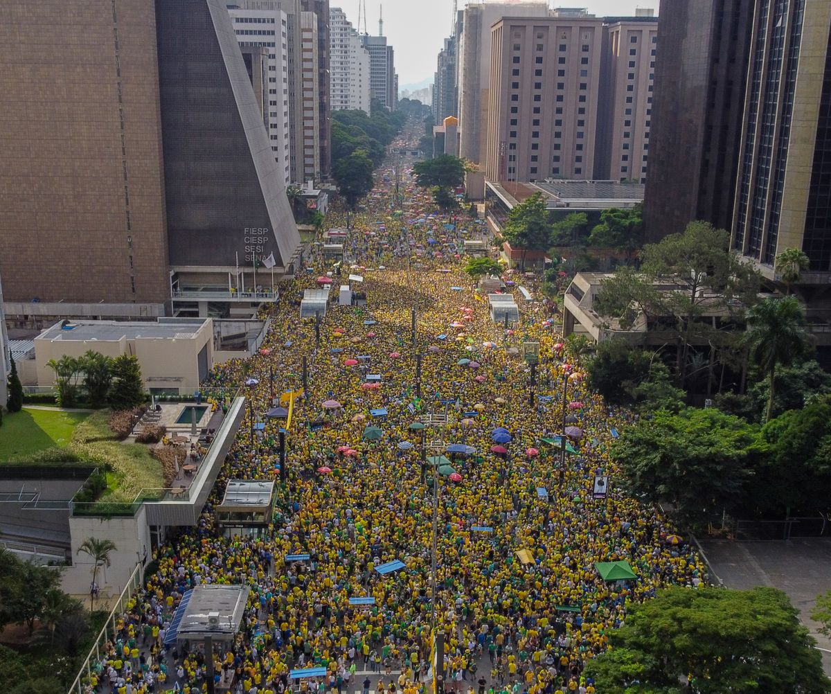 A Gazeta Bolsonaro reúne milhares na Paulista nega trama golpista e