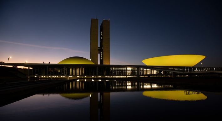 Modelo em debate no Congresso altera a escolha para que seja da mesma forma que é hoje a eleição para prefeitos, senadores, governadores e presidentes. O sistema, porém, é alvo de críticas de especialistas