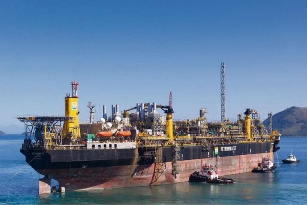 P-57 produz petróleo e gás no Parque das Baleias: royalties de contratos já existentes seriam preservados. Crédito: Ari Versiani/Petrobras