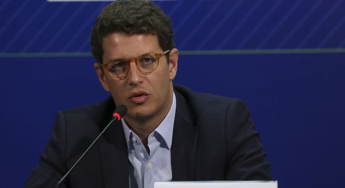 O pedido faz parte de uma ação civil pública movida por 12 procuradores da República, que acusam Salles de 'desestruturação dolosa das estruturas de proteção ao meio ambiente'
