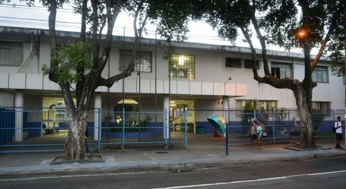 Oportunidades são para as áreas de Atendimento Educacional Especializado (1), Inglês (1), Letras-Português/Estudos Literários (1), Matemática (2), Química Industrial (1) e Segurança do Trabalho (1)