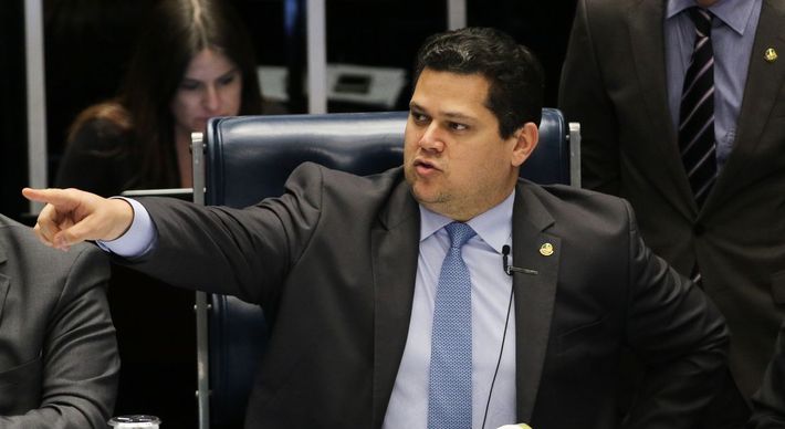 Presidente da Comissão de Justiça do Senado vem sendo pressionado por Bolsonaro e evangélicos após travar indicação de André Mendonça ao STF por três meses