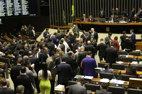 Antes de ir para a votação em plenário, PEC precisa ser analisada pela Comissão Especial. Crédito:  Fabio Rodrigues Pozzebom | Agência Brasil