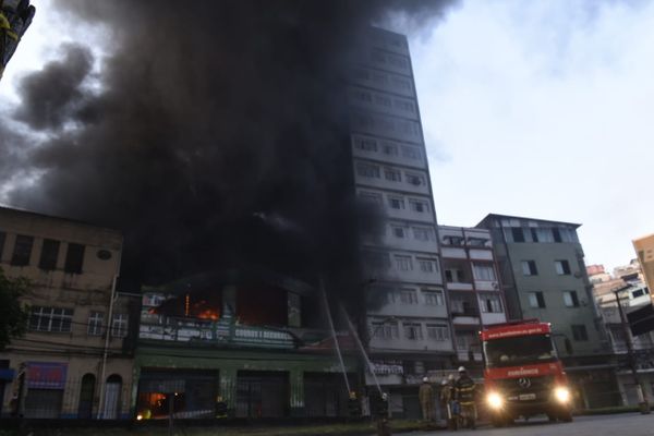 20/09/2019 - Incêndio na Vila Rubim, Vitória. por Carlos Alberto Silva