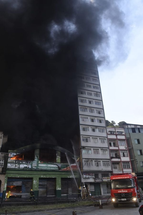 20/09/2019 - Incêndio na Vila Rubim, Vitória. por Carlos Alberto Silva
