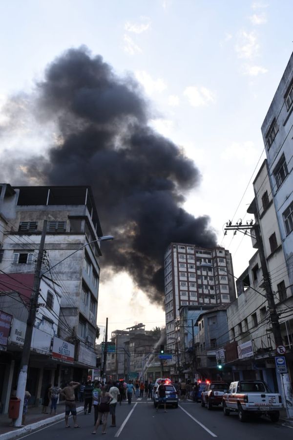20/09/2019 - Incêndio na Vila Rubim, Vitória. por Carlos Alberto Silva