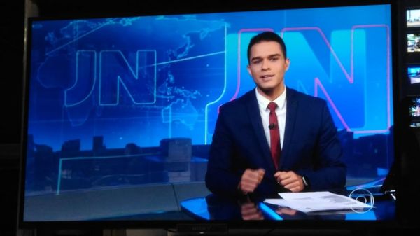 Philipe Lemos apresentou o Jornal Nacional neste ano e volta à bancada em 2020. Crédito: Reprodução TV Globo