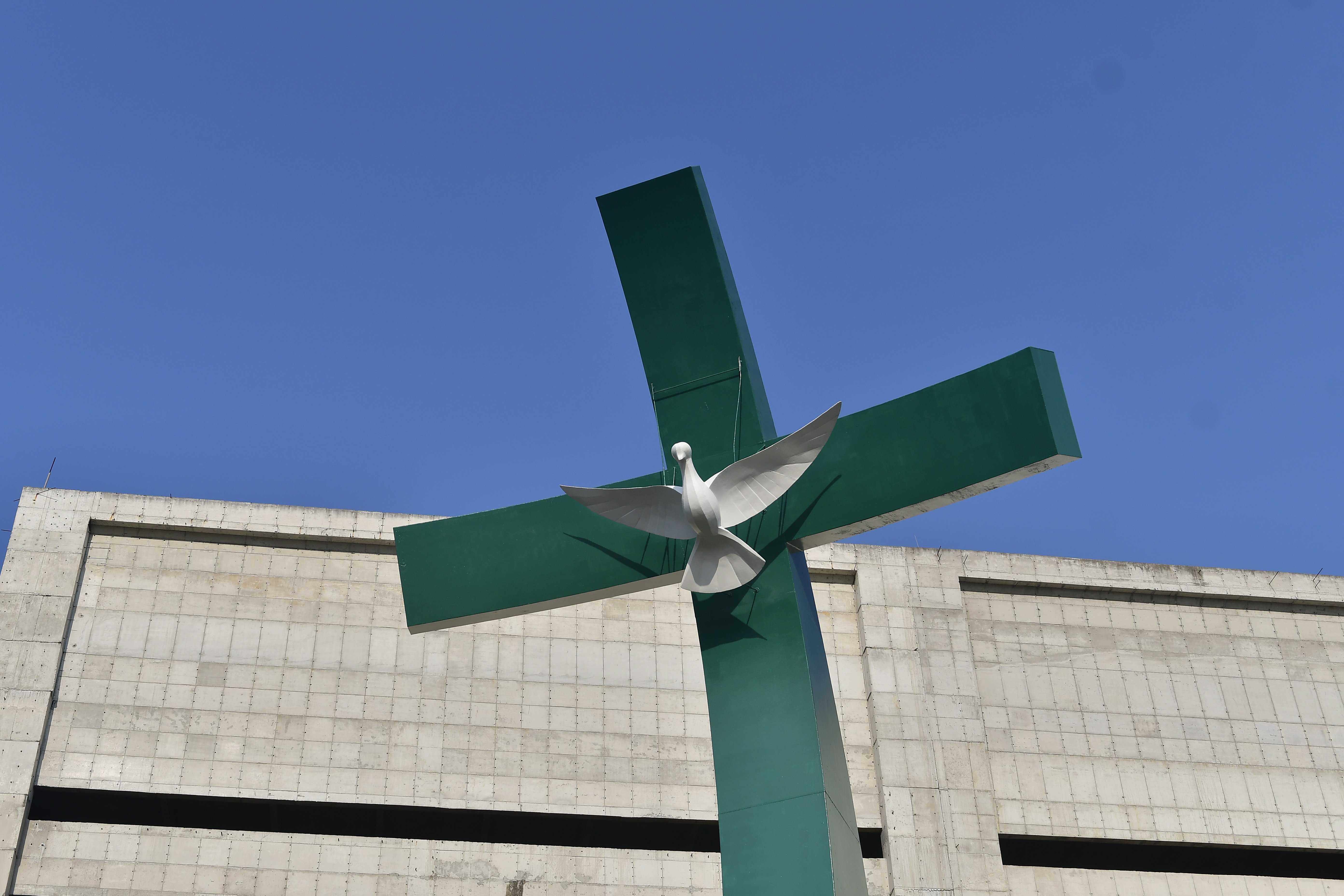 Data: 22/09/2019 - Vitória - ES - Cruz do Papa - Cruz do Papa é pintada de verde. Editoria: Cidades - Foto: Rodrigo Gavini - GZ 