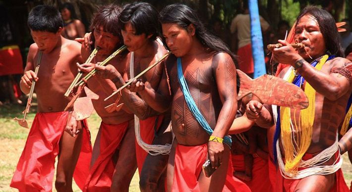 Indígenas de diversas regiões do país estão acampados desde segunda-feira, dia 4, em Brasília. No último dia 6, fizeram uma marcha para defender a demarcação de territórios e protestar