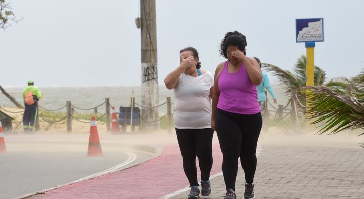 As condições climáticas sobre o Estado favorecem a formação de um ciclone, que pode gerar ventos de até 65 km/h para mais de 30 cidades do Estado até a manhã desta segunda-feira (26)