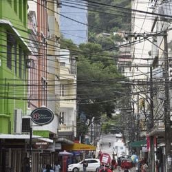 Obra em vias históricas da Capital já começou, mas a falta de um projeto final para aterrar fiação diante de impasse entre prefeitura e EDP, somada às condições do solo de uma das vias, vai fazer com que sonho de moradores não se concretize