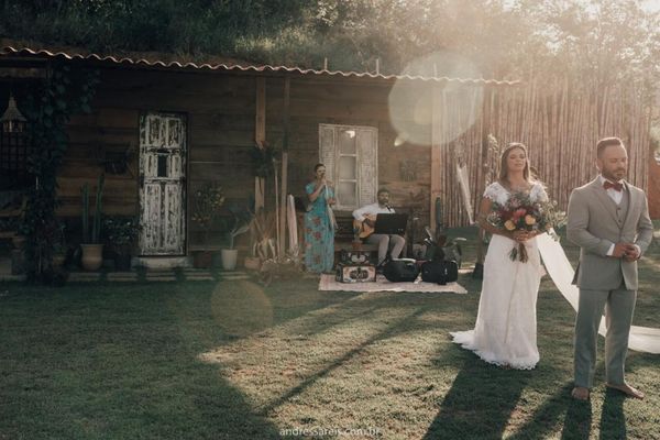 Loyane Makmmyllan e Arnaldo Pontes se casaram durante uma cerimônia em uma chácara, em Viana. Crédito: Andressa Reis