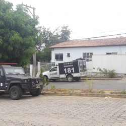 A vítima foi atendida pelo Samu, mas faleceu dentro da ambulância; o suspeito do crime não foi localizado