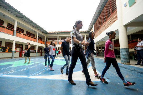 Primeiro dia de aulas no CED 01 da Estrutural, uma das escolas públicas do Distrito Federal onde foi implementado o modelo cívico-militar. . Crédito: Marcelo Camargo/Agência Brasil