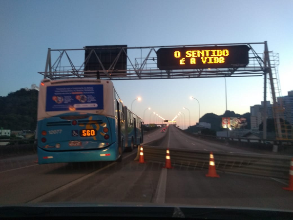 Começo da noite na Terceira Ponte: horário é o mais perigoso no trânsito. . Crédito:  Gazeta Online