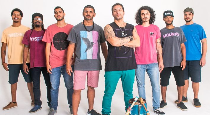 A obra “O pop que fez sucesso por essas bandas” tem lançamento digital nesta terça-feira (24), contando com live ao som de Amaro Lima, Renato Casanova e Anderson Ventura