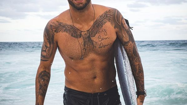 Surfista aproveitou uns dias de relax para curtir os filhos em Portugal, frutos de seu casamento com a atriz Luana Piovani