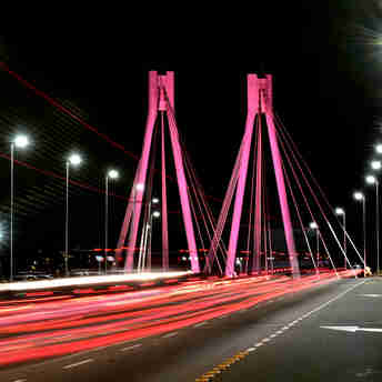 Imagem - Fotojornalismo: monumentos da Grande Vitória no Outubro Rosa