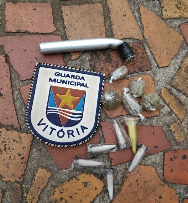 Guarda Municipal apreende drogas na Vila Rubim. Crédito: Isaac Ribeiro