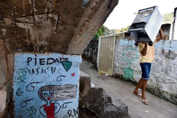 Moradores da Piedade, em Vitória, deixam suas casas após conflito e insegurança. Crédito: Fernando Madeira - 14/06/2018