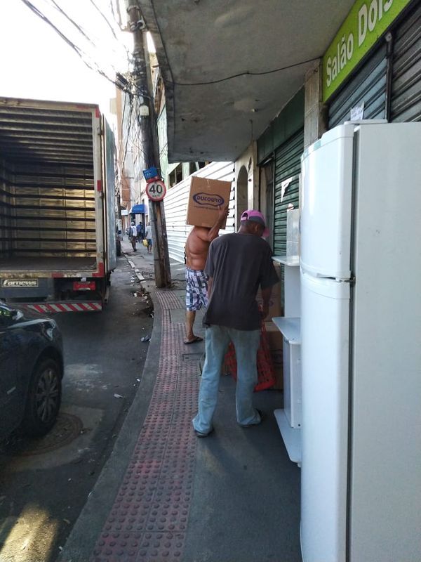 Vila Rubim: após incêndio, moradores do entorno deixam o local. Crédito: Isabella Arruda