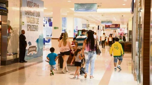 Decreto do governo do Estado proíbe entrada de menores de 12 anos de idade; novas regras para reabertura foram publicadas neste sábado (30)